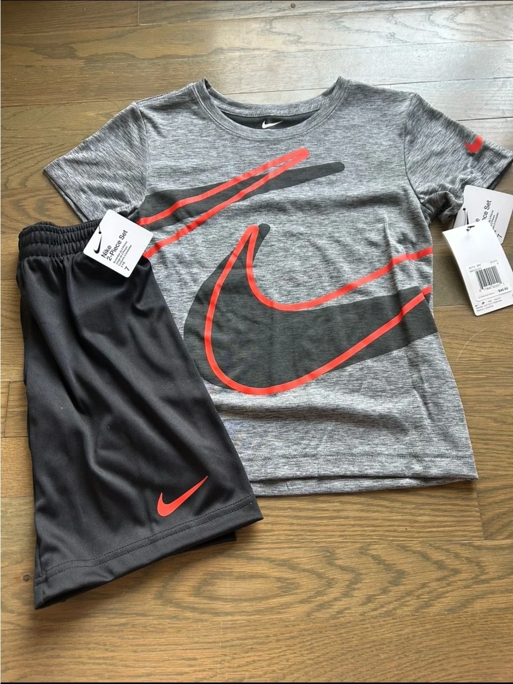 NWT Nike Boys Set size 7